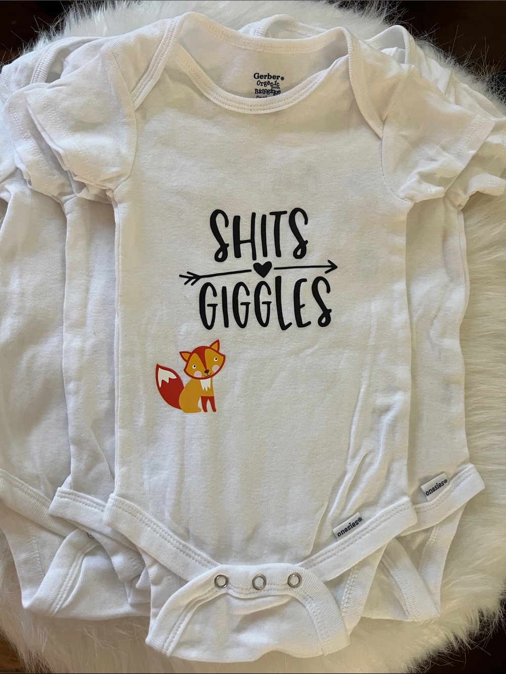 🍼👶🐥5 Bundle Gerber Fun Onesies for your little one.